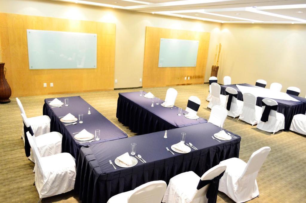 Casa Inn Business Hotel Celaya Экстерьер фото