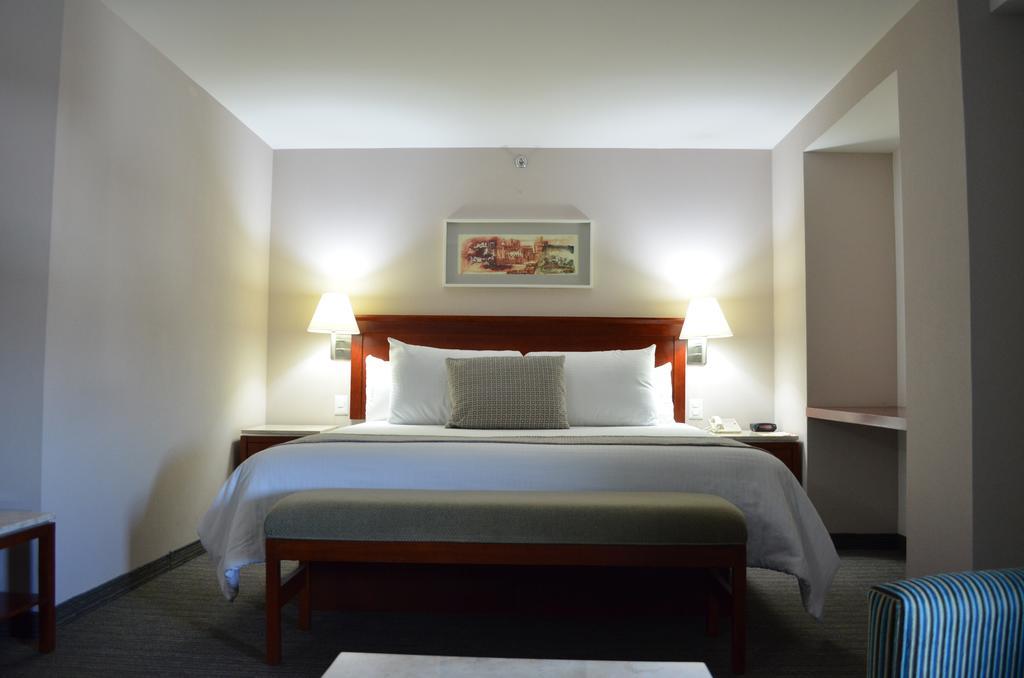 Casa Inn Business Hotel Celaya Экстерьер фото