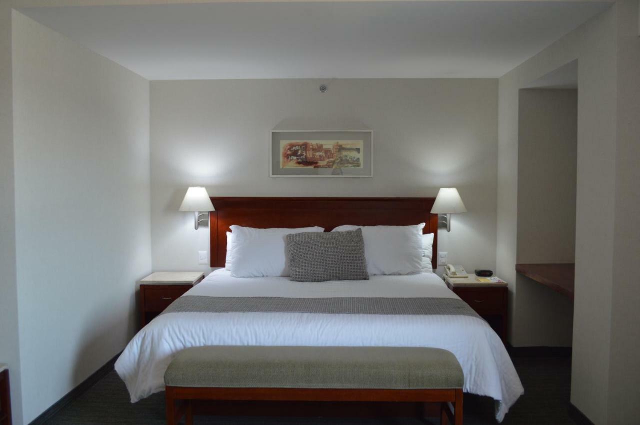 Casa Inn Business Hotel Celaya Экстерьер фото